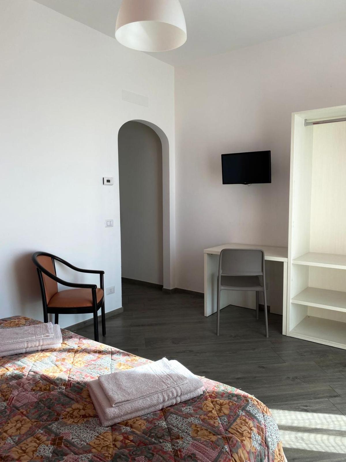 אג'רולה Hotel Risorgimento מראה חיצוני תמונה