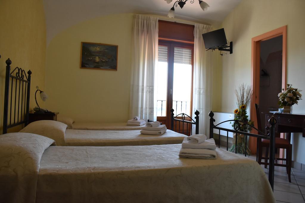 אג'רולה Hotel Risorgimento מראה חיצוני תמונה